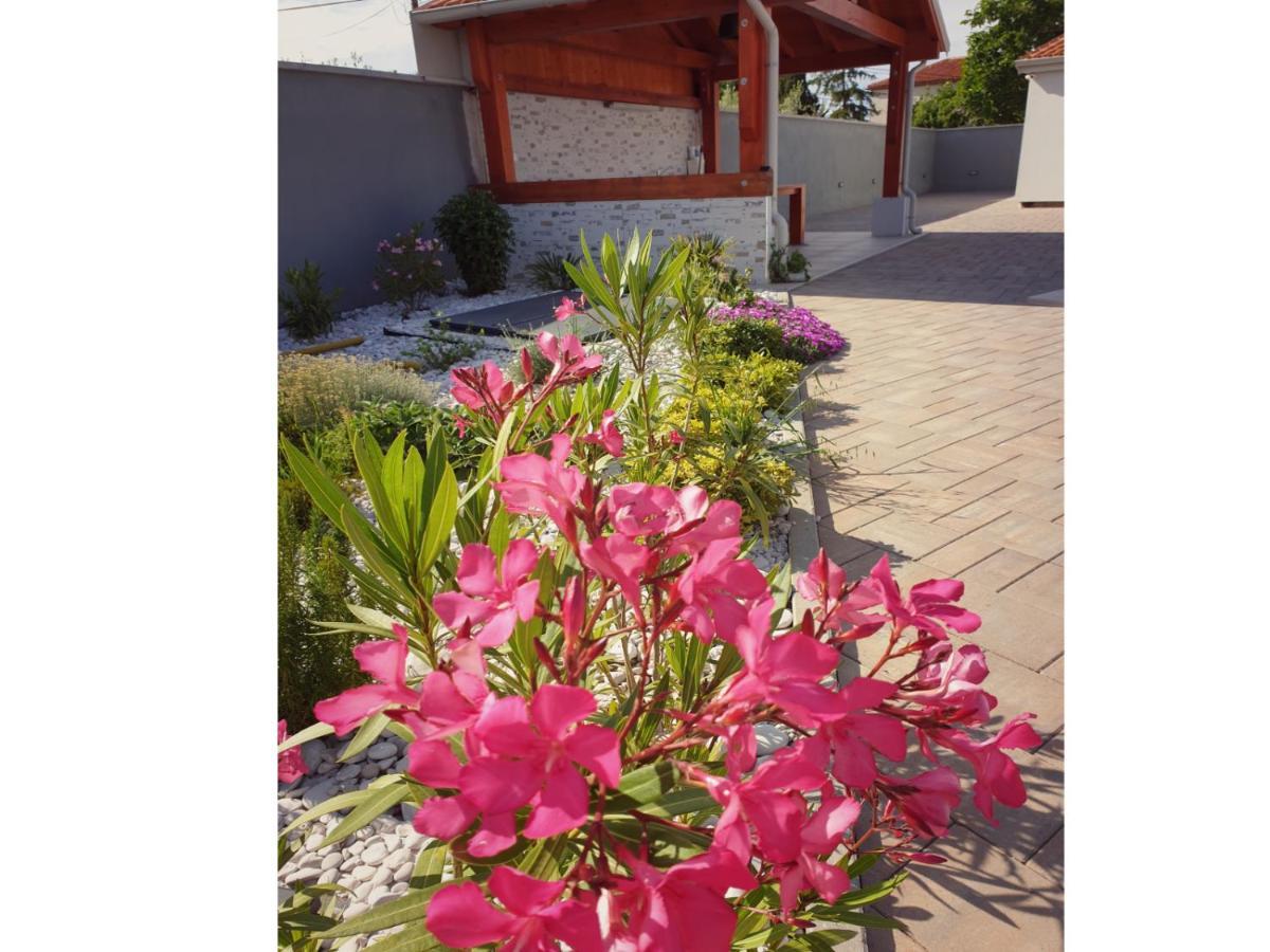 Flores Villa Kavran